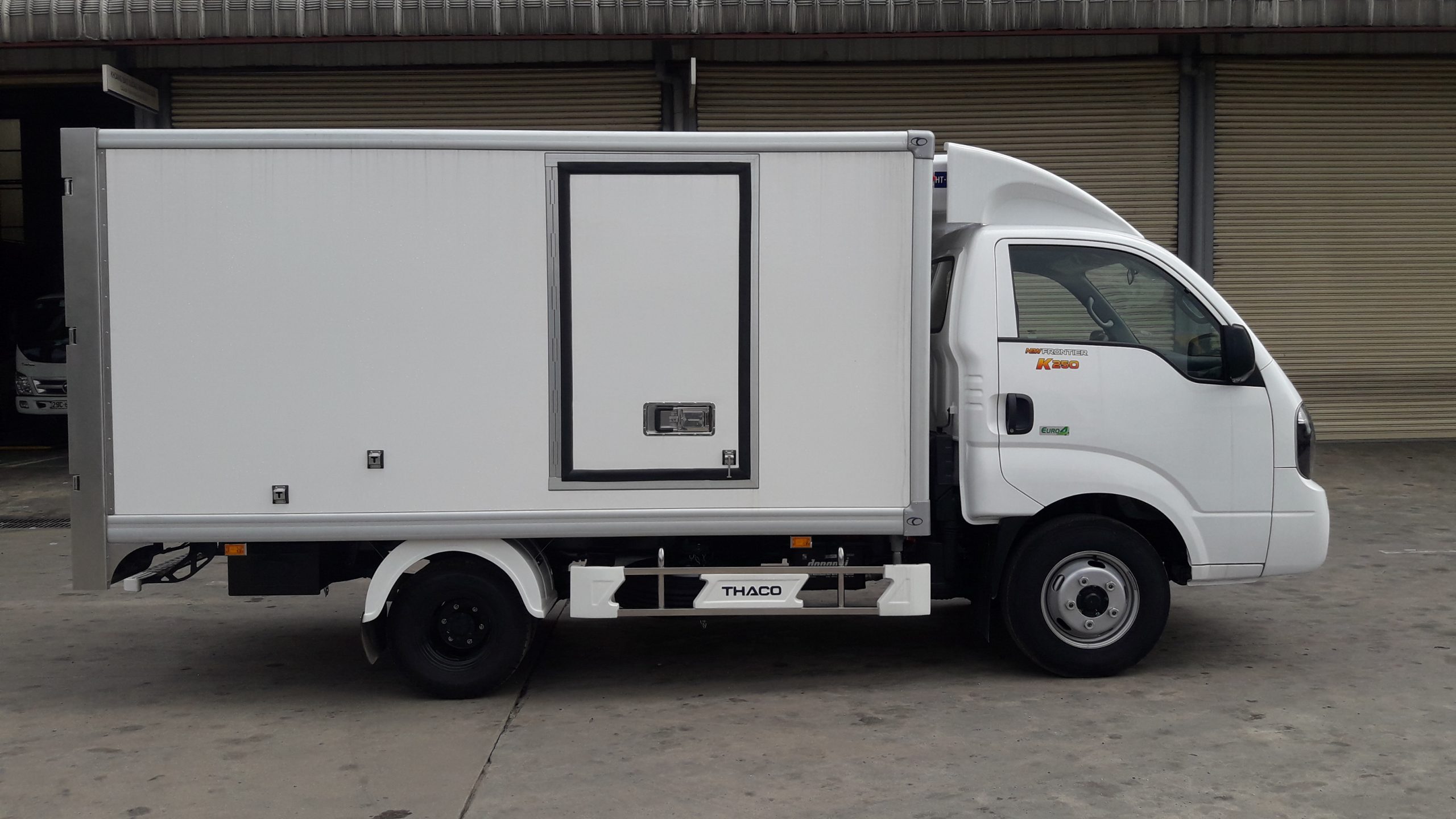 xe-tải-kia-k250-thùng-đông-lạnh-6-scaled