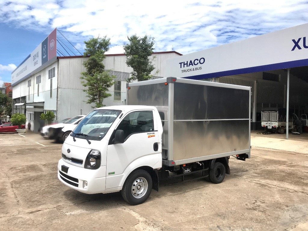 z5266317858908_dee0263bf7fd53112a71bce92b163888 Ảnh xe Kia K200 thùng kín trắng Inox