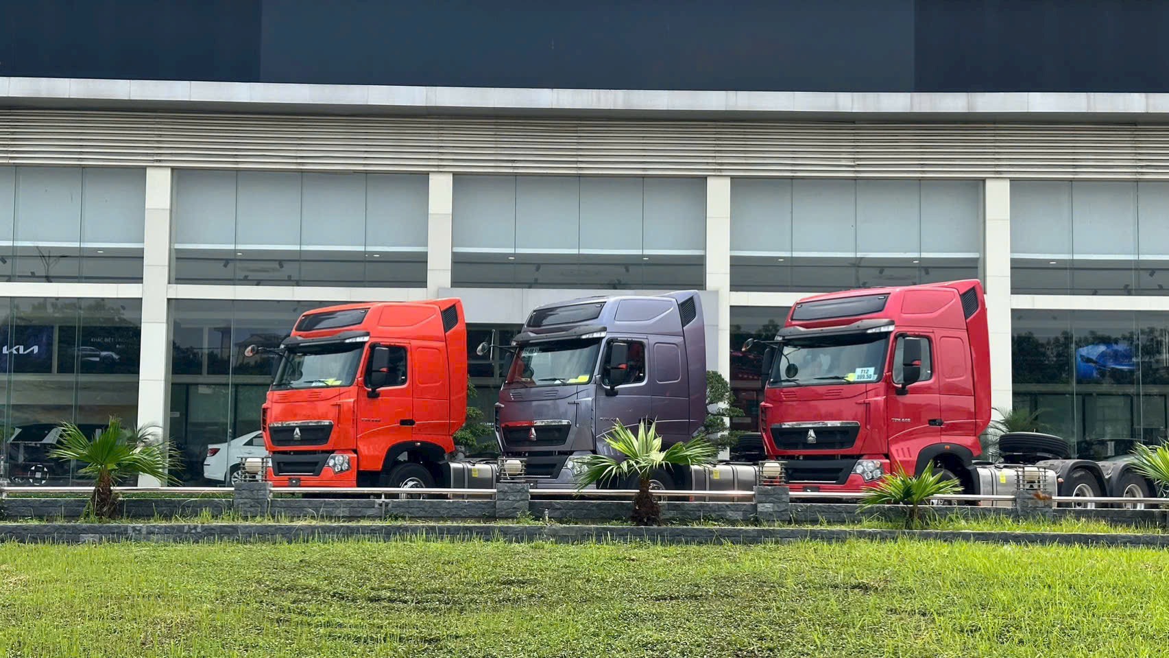 Xe đầu kéo Howo Sitrak T7H cầu dầu ở Thaco Bắc Ninh